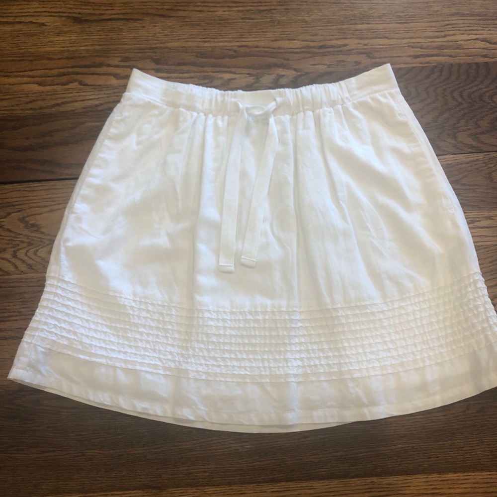 GAP white a-line skirt with pockets